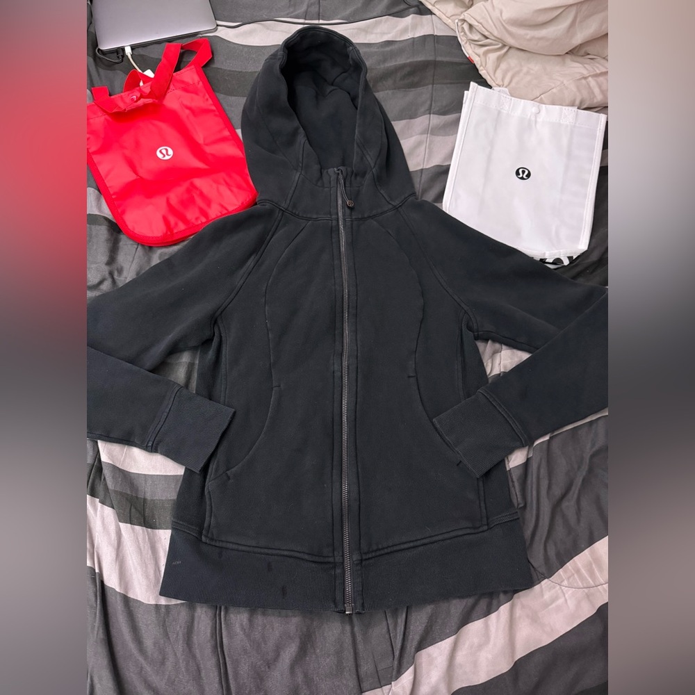 Lululemon scuba sweater size 6?